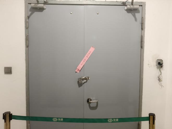 无法提款客服电话关机公司楼层货梯通道已被封j9九游会入口首页迷失的永坤黄金：投资者(图2)