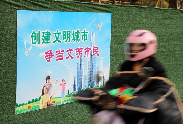 男子拍女孩被抓警方发现6W张照片态度太嚣张j9九游真人游戏第一品牌拍女孩怎么了？河北(图10)